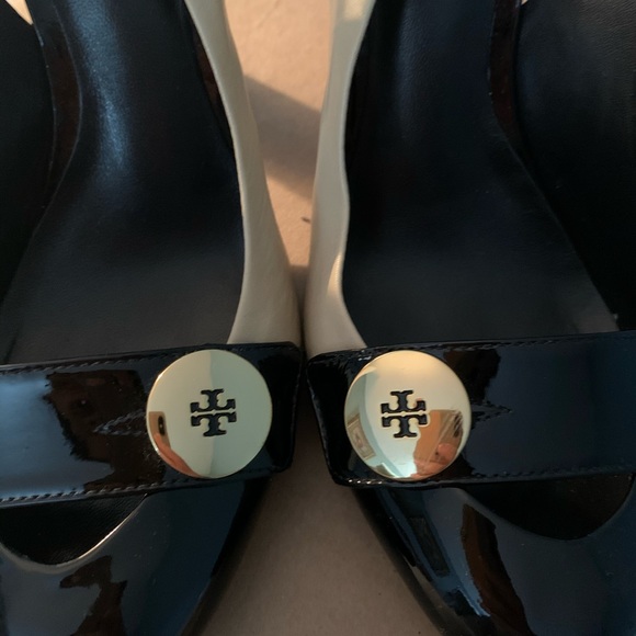 Tory Burch Closed Toe Logo Pendent Pumps - Picture 4 of 4